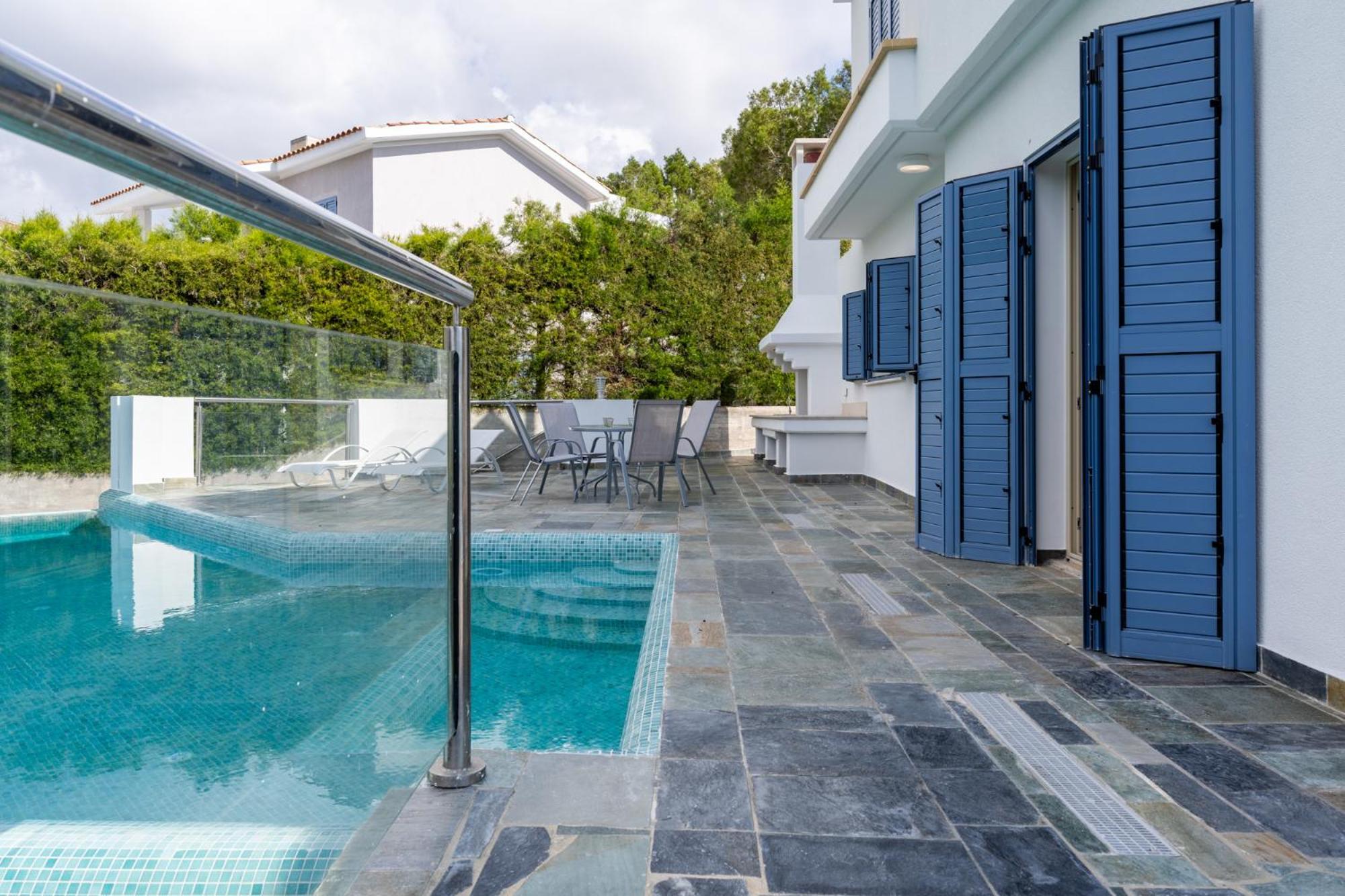 Sea View W Infinity Pool Villa *