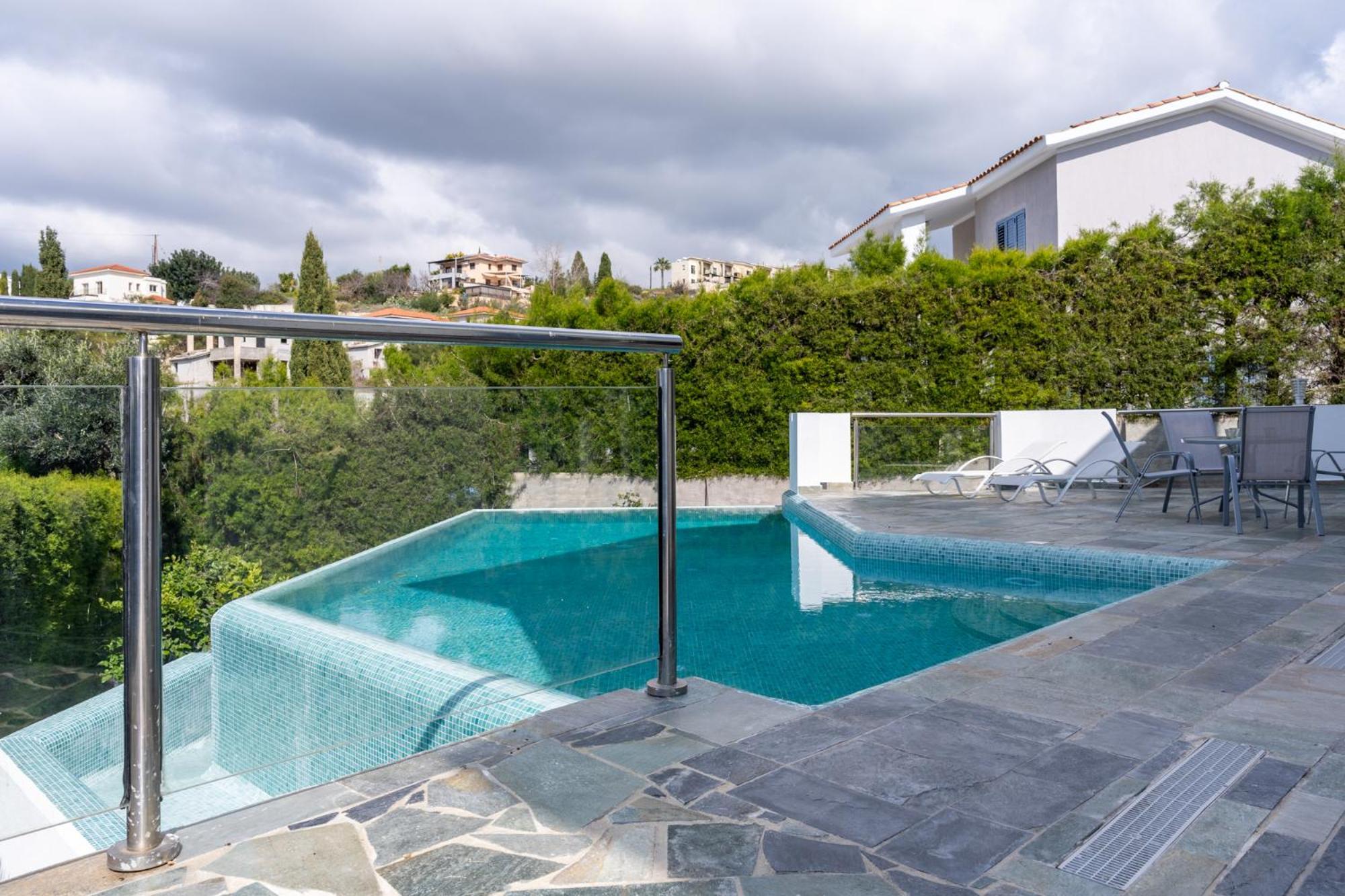 Sea View W Infinity Pool Villa *